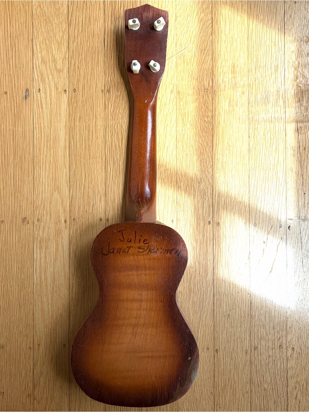 Vintage Harmony Ukelele - Picture 5 of 6